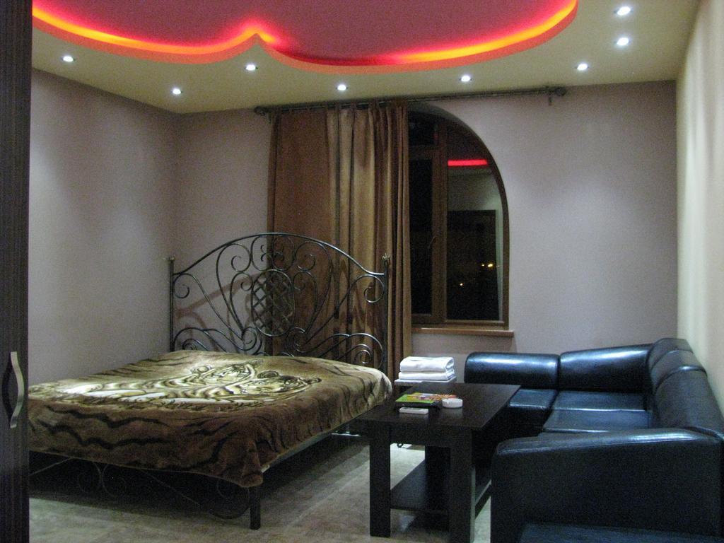 Princ Plaza Hotel Ереван Стая снимка