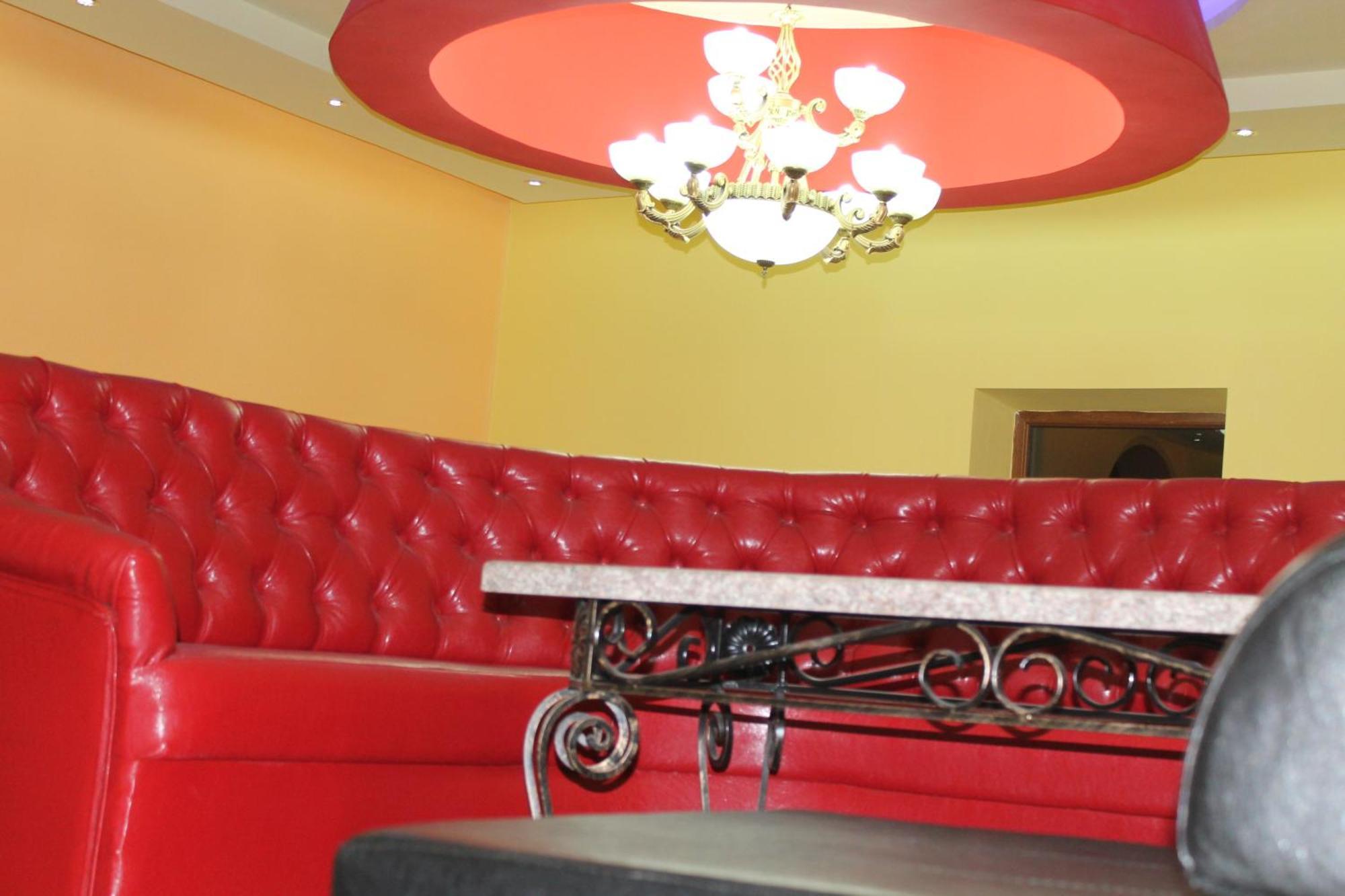 Princ Plaza Hotel Ереван Екстериор снимка