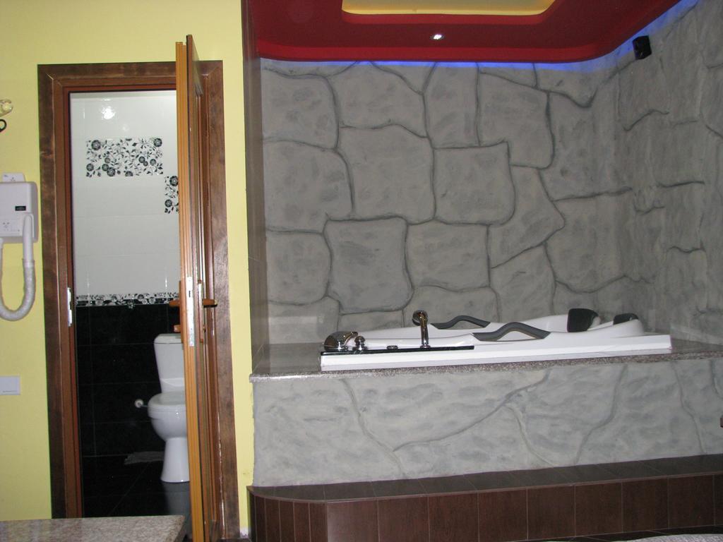 Princ Plaza Hotel Ереван Стая снимка