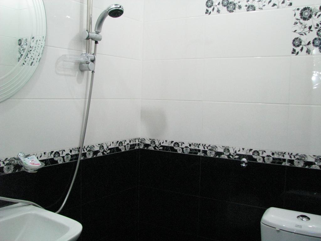 Princ Plaza Hotel Ереван Стая снимка