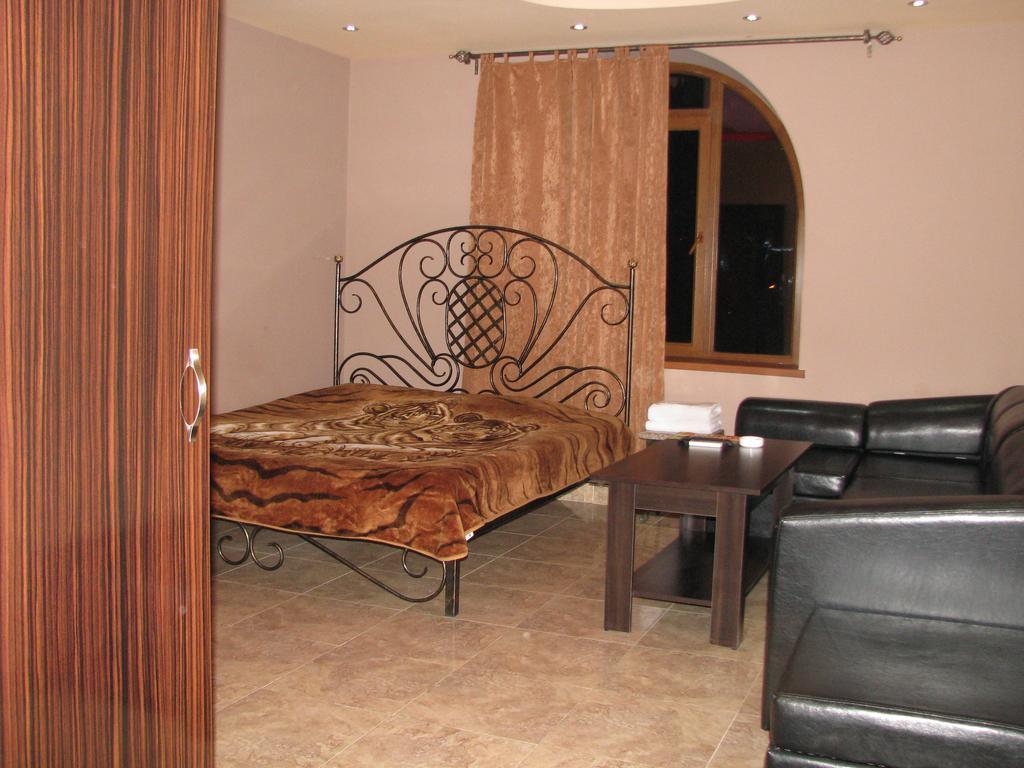 Princ Plaza Hotel Ереван Стая снимка