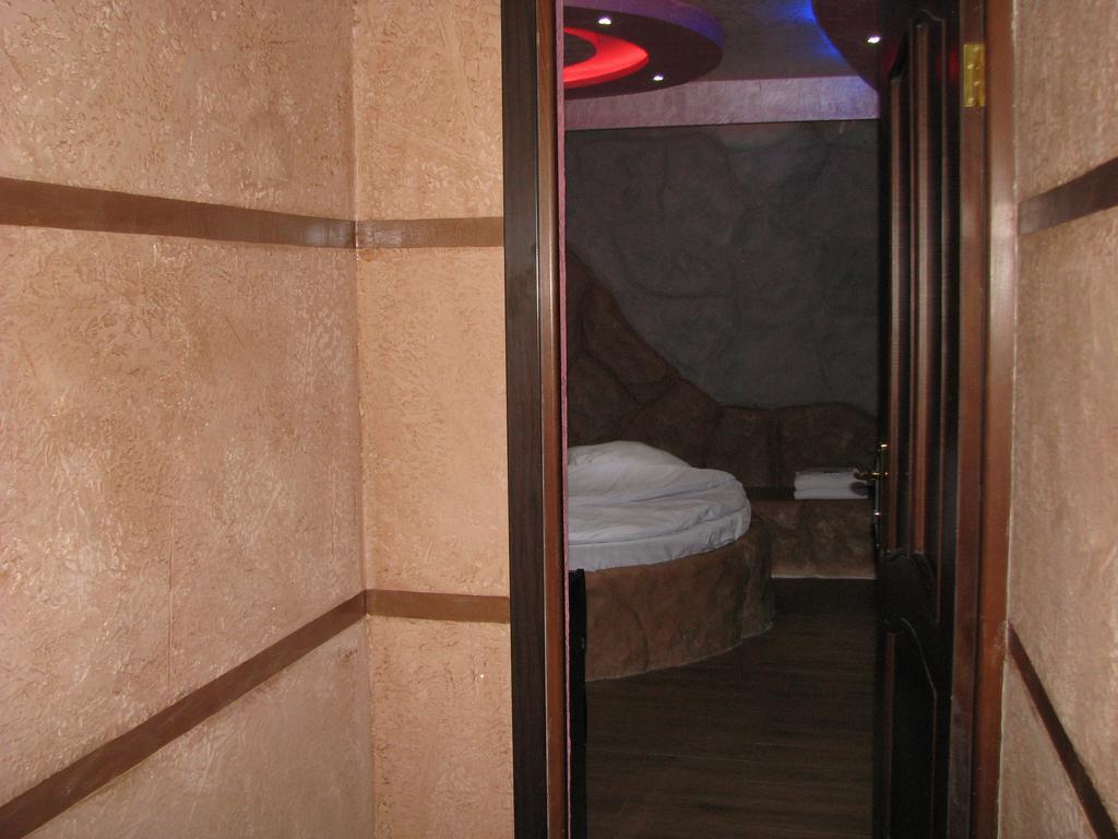 Princ Plaza Hotel Ереван Стая снимка