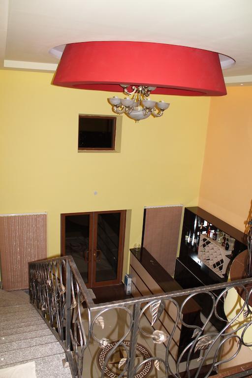 Princ Plaza Hotel Ереван Екстериор снимка