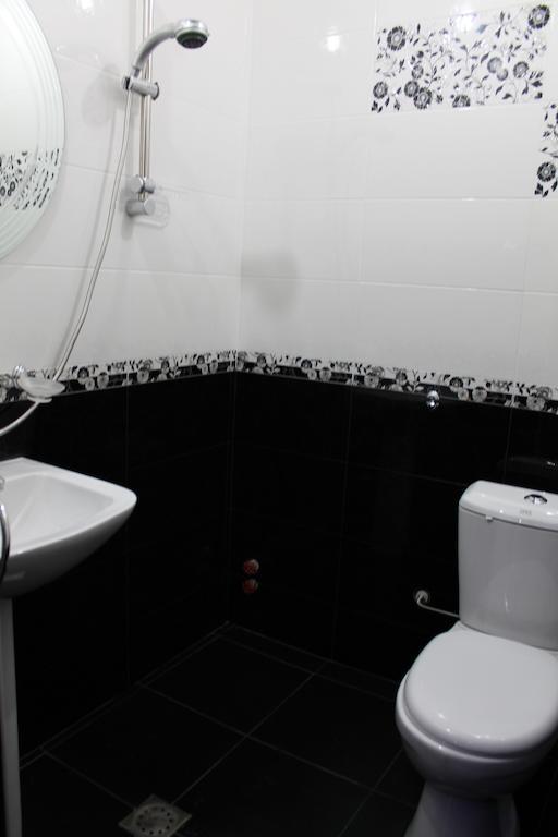 Princ Plaza Hotel Ереван Екстериор снимка